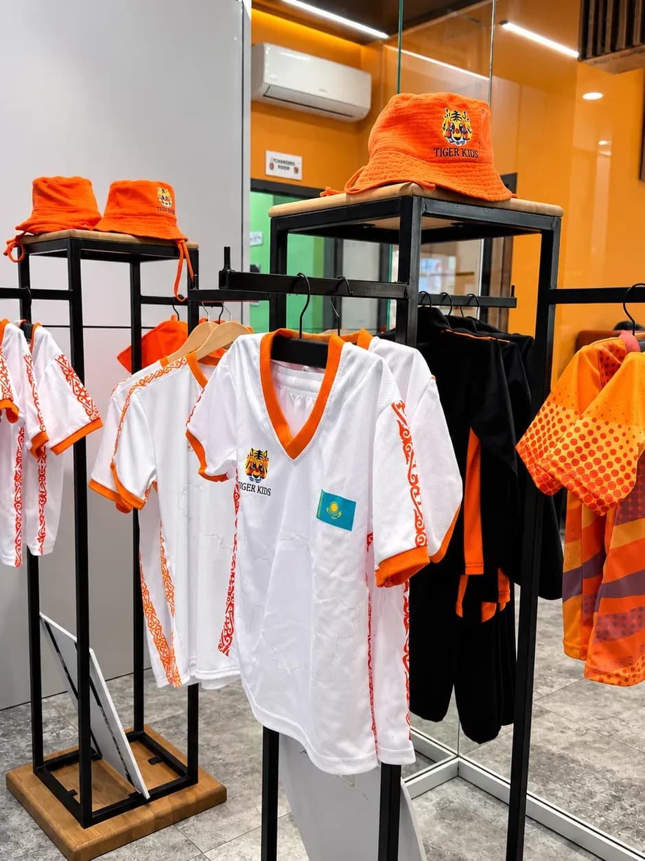 Клубная форма Tiger Kids: футболки, шорты и панамы